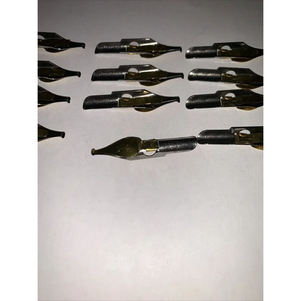 Vintage HUNT SPEEDBALL PENS D-4 Oval Easy To Use Calligraphy Pen Nibs (12)